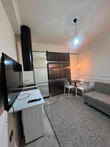 Una cocina o cocineta en Central apartment Myslym Shyri