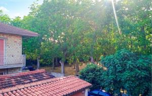 A garden outside Cozy Apartment In Marina Di Santangelo Még 10 kép