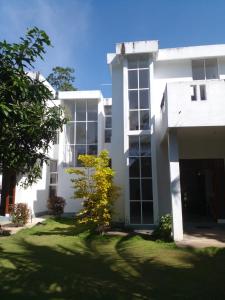 Κήπος έξω από το Peaceful Jungle Villa Weligama
