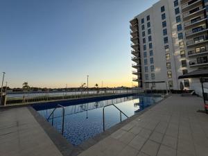 Bassein majutusasutuses Serene Studio in Yas Island 2 - near Zayed international AirPort või selle lähedal
