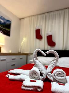 a bed with towels in the shape of a heart at Apartman Ružić in Delnice