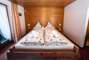 Postel nebo postele na pokoji v ubytování Frühstückspension Gweil