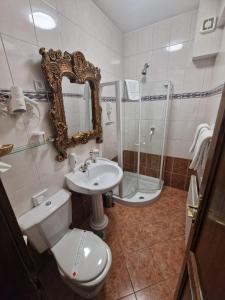 Phòng tắm tại Hotel Razgorsek