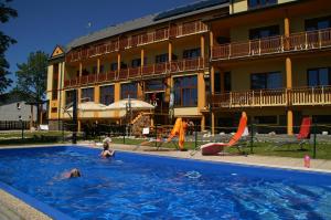 Bazén v ubytování Hotel Avalanche nebo v jeho okolí