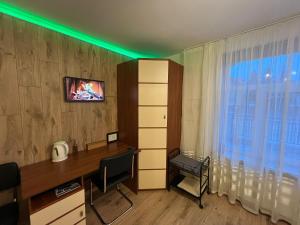 TV a/nebo společenská místnost v ubytování Room in a Private House 5 min from Airport Riga