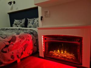 Uma cama ou camas num quarto em Triplex avec vue sur place du centre historique.