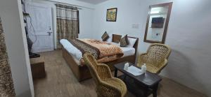 Postel nebo postele na pokoji v ubytování SHIVANI HOME STAY