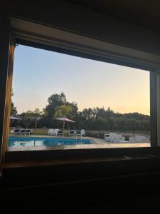 Bazén v ubytování Residence Toscano nebo v jeho okolí