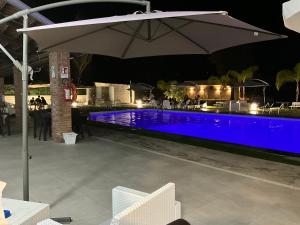 Bazén v ubytování Residence Toscano nebo v jeho okolí