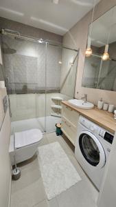 Ένα μπάνιο στο RentiStok - Apartament nad Stawami +21 φωτογραφίες