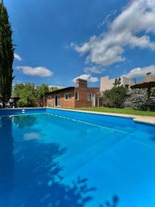 Πισίνα στο ή κοντά στο Casa con pileta en Fisherton Rosario