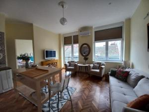TV i/ili multimedijalni sistem u objektu Ergzotic Apartments & Room
