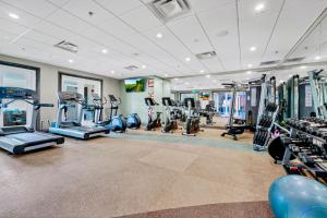 Elegant Home Near Disney With Private Pool And Waterpark Resort Access At Encore Resorts Reunion - 391Fl的健身中心和/或健身设施