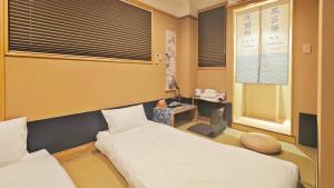 Postel nebo postele na pokoji v ubytování 杉ー着物の宿