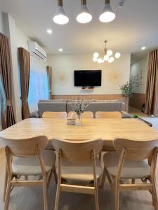 TV a/nebo společenská místnost v ubytování อุ่นไอเล Pool Villa Trat