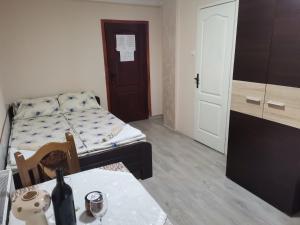 Postel nebo postele na pokoji v ubytování Apartmani cvetkovic