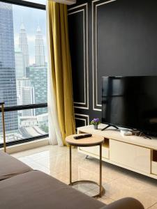 TV a/nebo společenská místnost v ubytování Axon residences Bukit Bintang BY times square