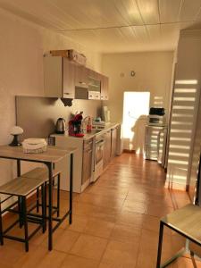 Η κουζίνα ή μικρή κουζίνα στο Studio les pieds dans l eau