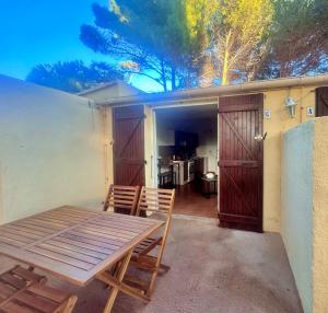 Φωτογραφία από το άλμπουμ του Studio les pieds dans l eau στο Καλβί