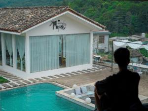 A piscina em ou perto de No Flowers Boutique Hostel