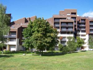 Budova, kde se apartmán nachází + 2 fotografie