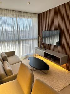 Televiisor ja/või meelelahutuskeskus majutusasutuses Alugueasy - Park Sul Essence