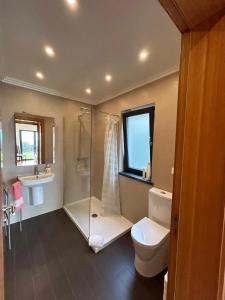 Ένα μπάνιο στο Charming house with garden in Angra do Heroísmo