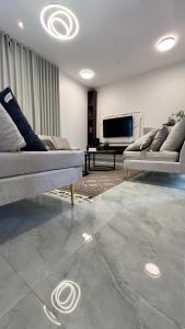 A seating area at rawaa chalet