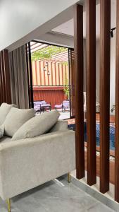A seating area at rawaa chalet