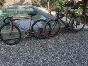 two bikes parked next to a swimming pool at Casa Vista Hermosa in Vista Hermosa