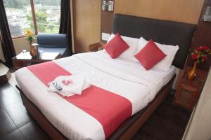 Foto dalla galleria di HOTEL SHIV SHANTHI INN MOORTHI HOSPITALITY OOTy a Ooty Altre 73 foto