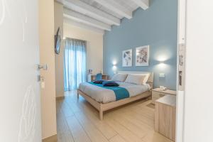 a bedroom with a bed and a large window at The Garden in Canistro