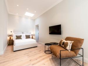 Pass the Keys Chic central loft-style studio客房内的一张或多张床位