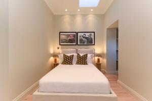 Pass the Keys Chic central loft-style studio客房内的一张或多张床位