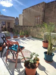 Patio nebo venkovní prostory v ubytování OnTheRocks - Holiday Home in Victoria, Gozo