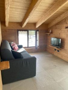 Televiisor ja/või meelelahutuskeskus majutusasutuses Sabbionaccio Apartments & Spa