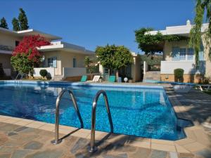 Bazén v ubytovaní Cormoranos Apartments Eco Green alebo v jeho blízkosti