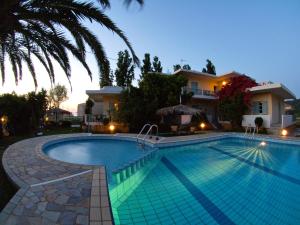 Bazén v ubytovaní Cormoranos Apartments Eco Green alebo v jeho blízkosti