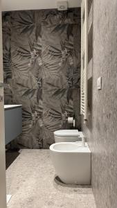 a bathroom with a toilet and a wall at La Ghiaia in Verona +25 photos