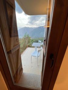 En generel udsigt til bjerge eller udsigt til bjerge taget fra lejligheden