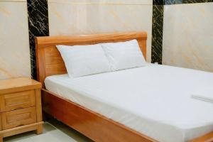 Postel nebo postele na pokoji v ubytování Thulee Luxury Hotel - Phu My