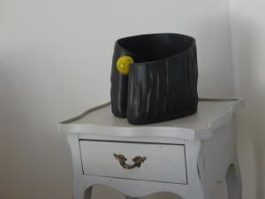 a black cup sitting on top of a dresser at Le Mazet Du Domaine in Gordes