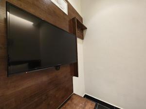 TV a/nebo společenská místnost v ubytování Citrine Hotel + 14 fotografií