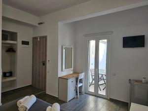 TV a/nebo společenská místnost v ubytování Galazio Rooms & Suites