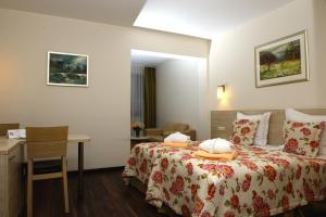Postel nebo postele na pokoji v ubytování Hotel Nad Przełomem