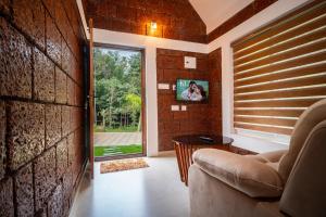 TV a/nebo společenská místnost v ubytování Misty Forest Resort Wayanad
