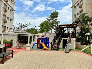Kawasan permainan kanak-kanak di Apartamento Família em bairro nobre de Cuiabá!