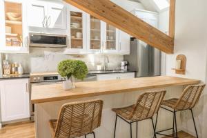 Kuchyň nebo kuchyňský kout v ubytování Light filled zen 3BR Penthouse - 7 min to Westport