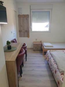 Postel nebo postele na pokoji v ubytování Prenoćište, sobe AN-KA