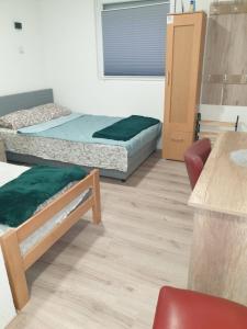 Postel nebo postele na pokoji v ubytování Prenoćište, sobe AN-KA